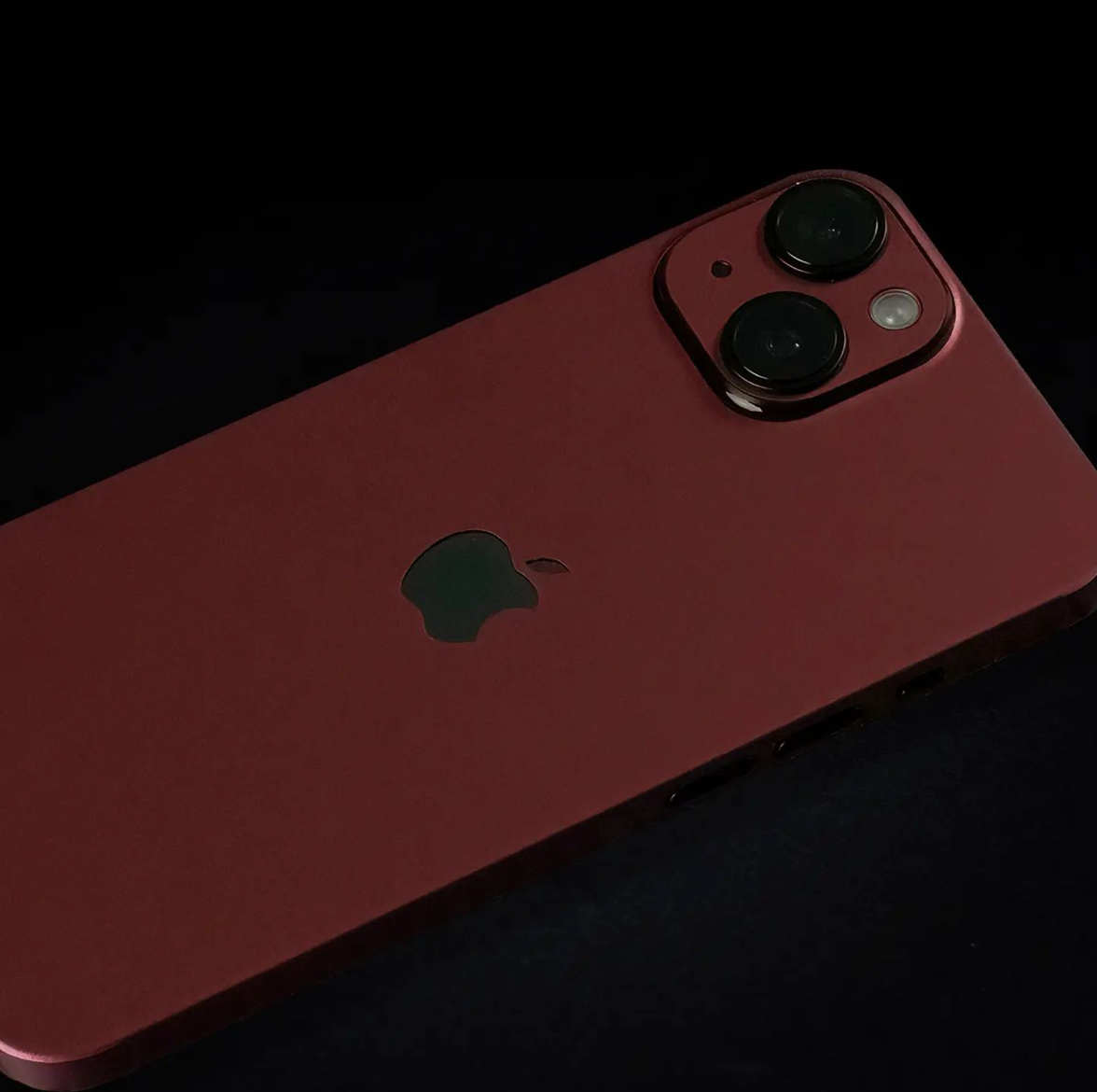 iPhone 14 plus peau matt rouge métallique